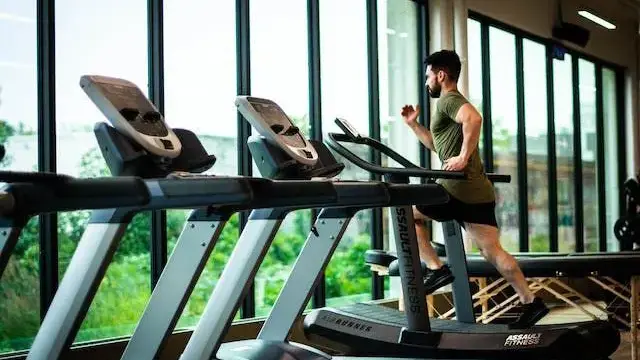 Jenis Olahraga Cardio Terbaik yang Aman untuk Jantung Anda