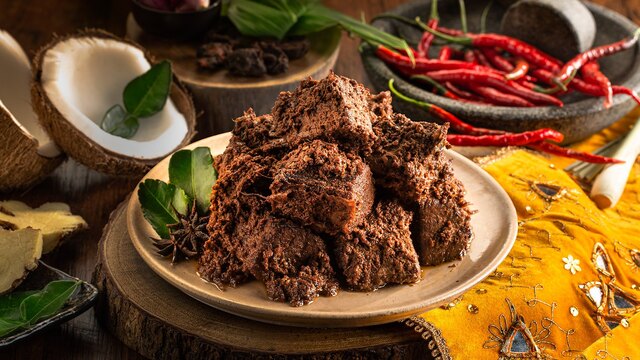 Eksplorasi Kuliner Padang: Sajian Tradisional yang Kaya Rempah